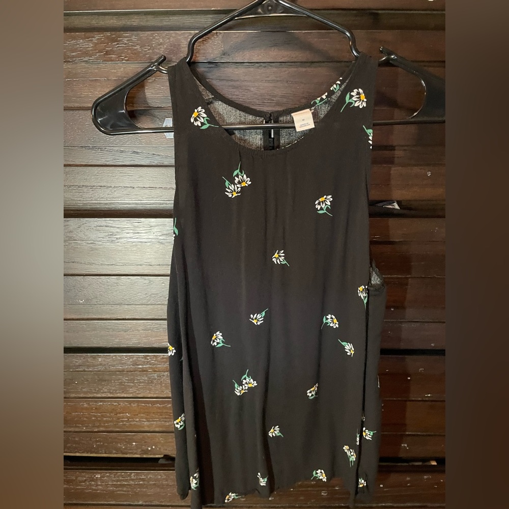 Old Navy Black Sleeveless Blouse with daisies